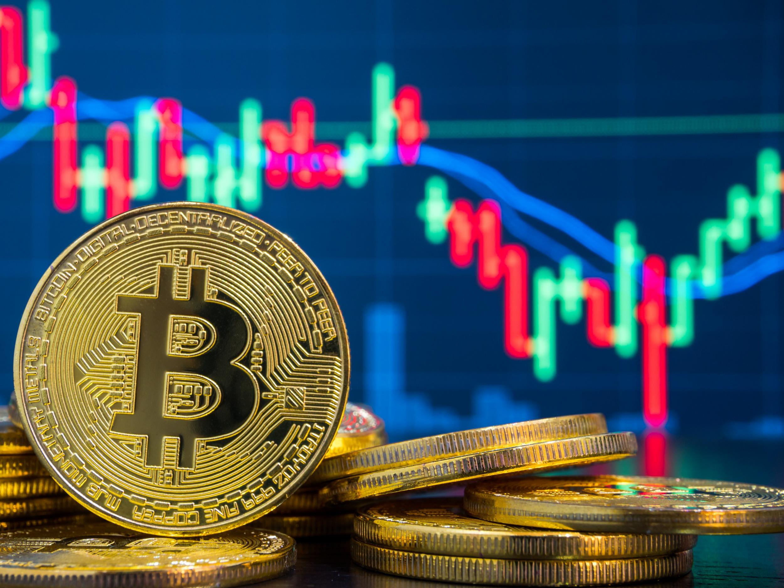 Trader ồ ạt rời Bitcoin, dòng tiền đổ vào altcoin: Sóng thanh lý kỷ lục bùng nổ trên Binance