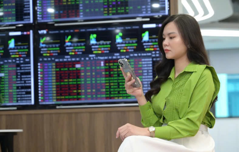 Thị trường chứng khoán tuần này: VN-Index biến động, ngành cảng biển vẫn bứt phá mạnh mẽ