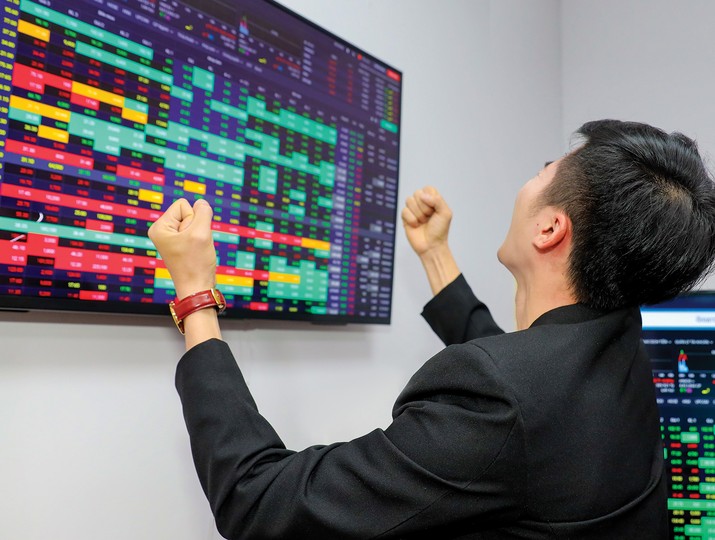 Thị trường chứng khoán ngày 20/8: Áp lực chốt lời lan rộng, VN-Index mất hơn 20 điểm rồi hồi phục