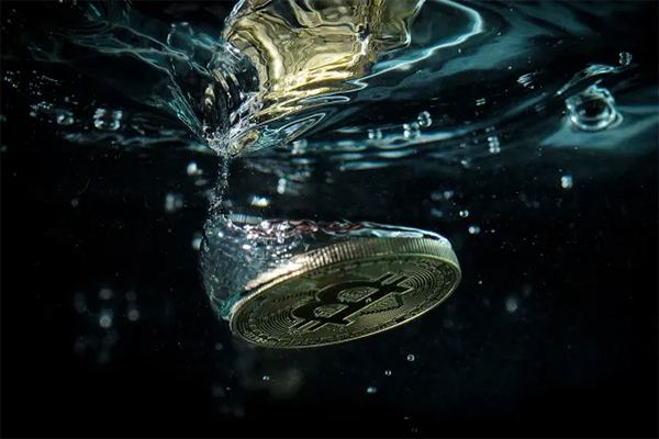 Bitcoin về 113.728 USD, altcoin đồng loạt giảm trước thềm bài phát biểu của Chủ tịch Fed