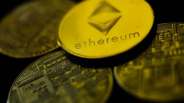 Quỹ ETF Bitcoin hút 333 triệu USD trong khi Ether mất 135 triệu USD