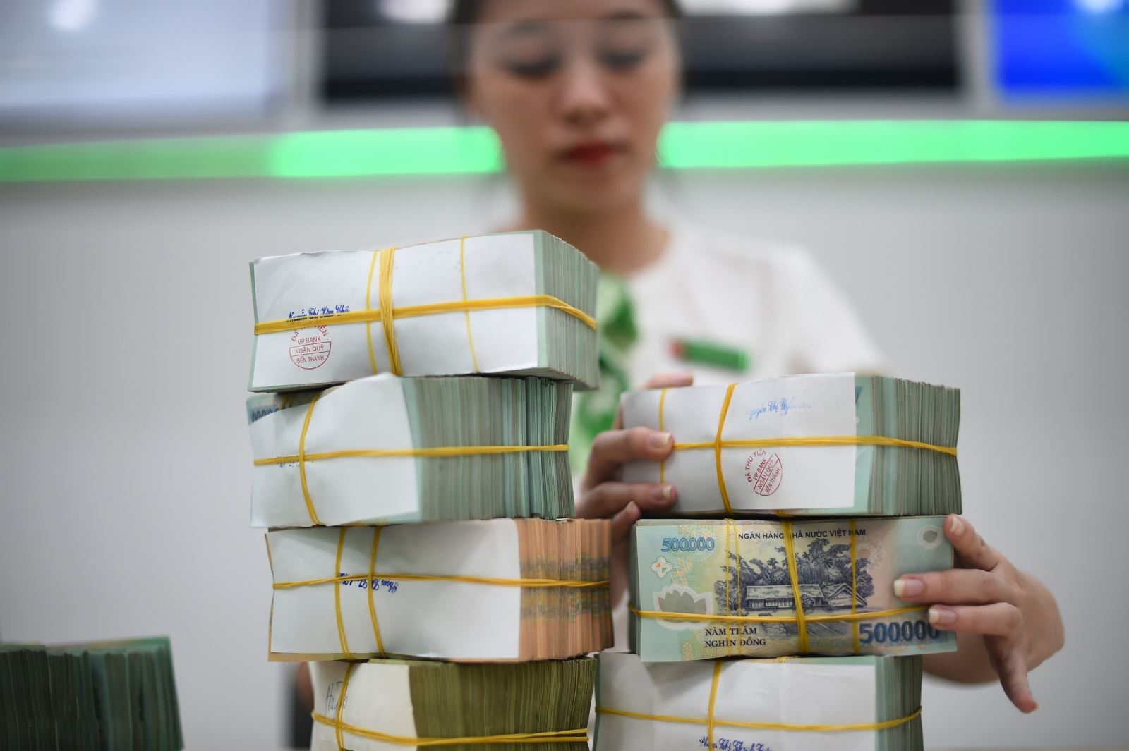 Chuyển tiền từ 500 triệu đồng trở lên sẽ phải báo cáo