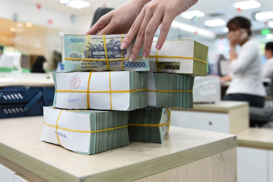 Lãi suất VND liên ngân hàng các kỳ hạn ngắn lao dốc, thanh khoản hệ thống dồi dào