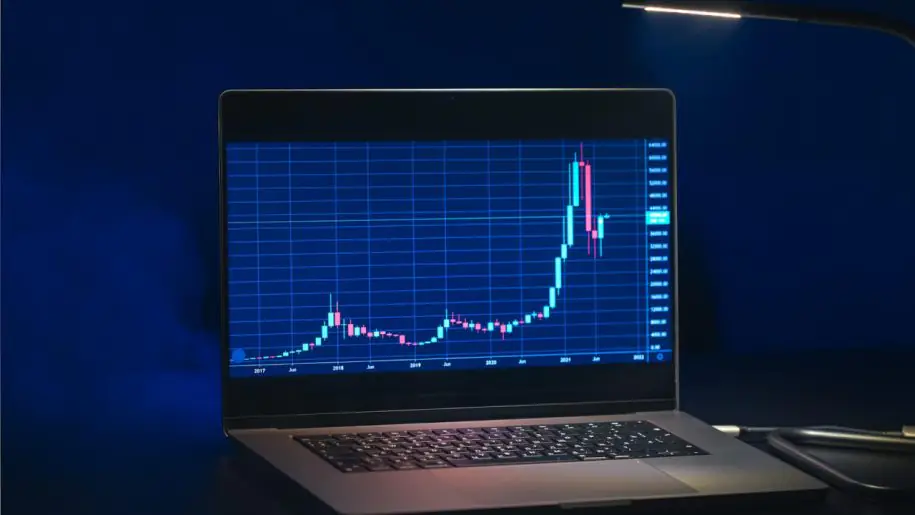 Sóng thanh khoản có thể đẩy Altcoin tăng cao, nhưng nguy cơ điều chỉnh sâu vẫn rình rập